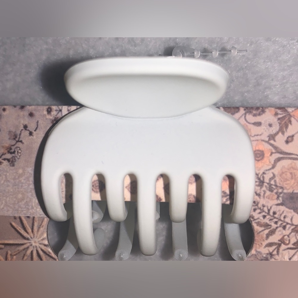 HAIR CLIPS - Picture 5 of 5